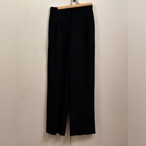 Aritzia The Effortless Pant in black, size 8. Worn once.